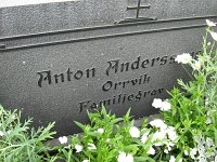  Anton Anderssons familjegrav i Orrvik. Anton Andersson 1894-1957 och hans hustru Tilda Margareta (f Lindström) 1906-1993.